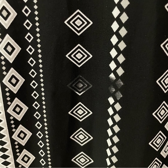 Beige by eci Black and White Print 3/4 Length Sleeves Shift Dress Size 12 - Picture 7 of 7